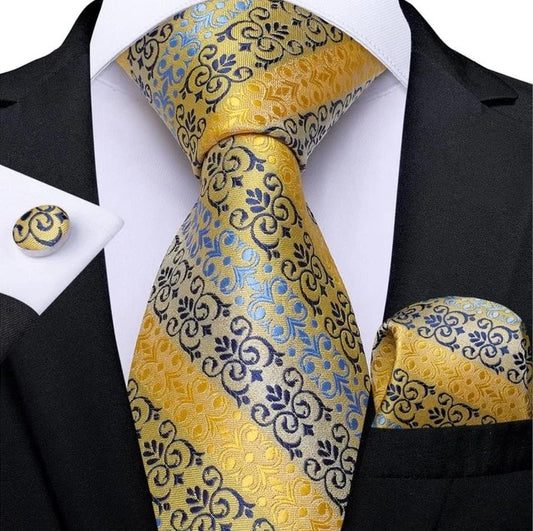 Attractive Paisley Tie, Pocket Square and Cufflinks